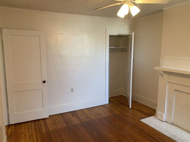 Building Photo - Great property in Morningside!