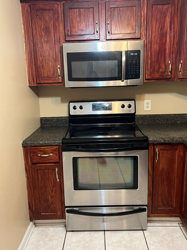 Building Photo - 103 Horseshoe Springs Ct NE