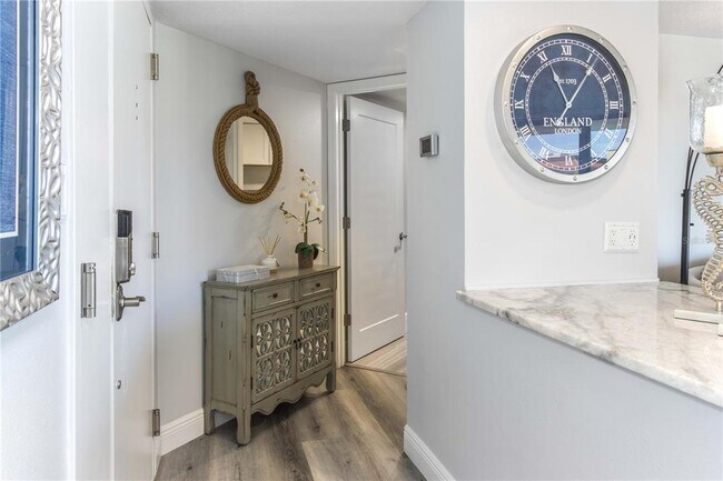 Building Photo - 690 Island Way