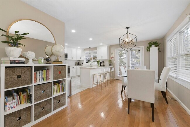 Building Photo - 1045 Washington St