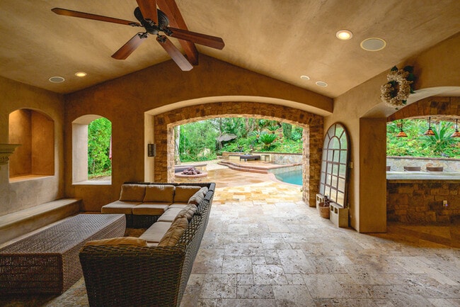 Building Photo - Elegant 5BR Furnished Estate with Pool & G...
