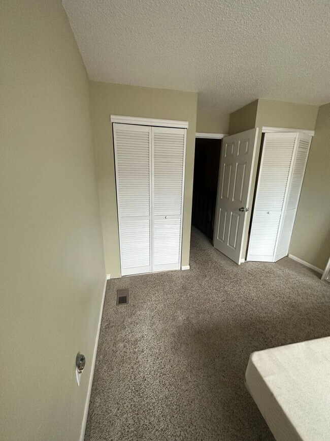 Building Photo - Spacious 2BR Condo in Denver