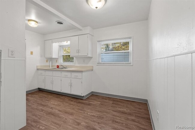 Building Photo - 13263 Frazho Rd