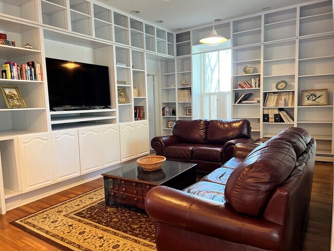 Building Photo - 4 Lee St