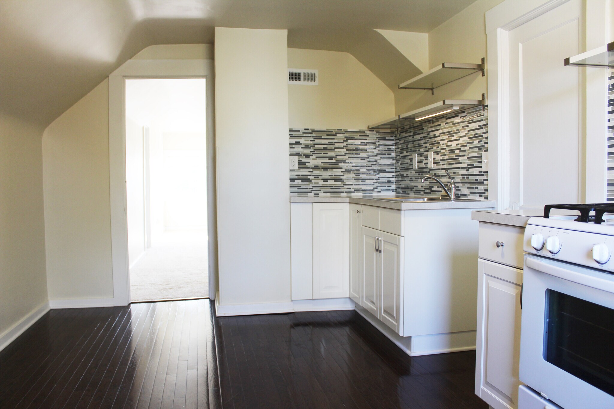 Kitchen - 17606 Franklin Ave