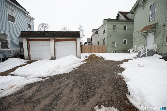 Building Photo - 473 Howard Ave