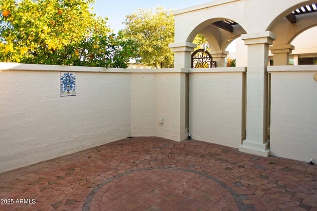 Building Photo - 6945 E Glenrosa Ave