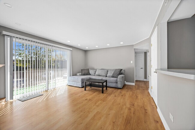 Building Photo - 11126 S 84th Ave