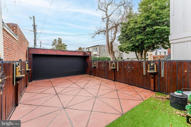 Building Photo - 810 Prince St