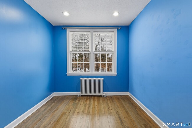 Building Photo - 28 Garden Dr