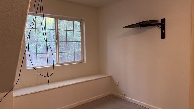 Building Photo - 14385 Holmwood Dr