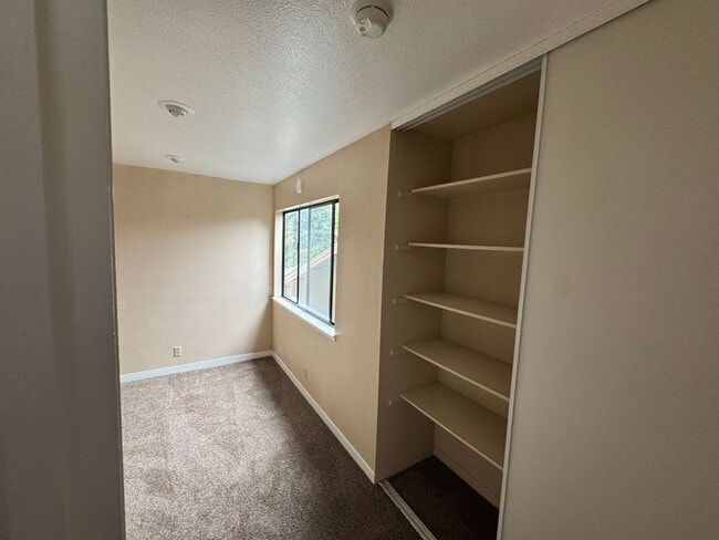 Building Photo - Welcome to your newly remodeled townhome!