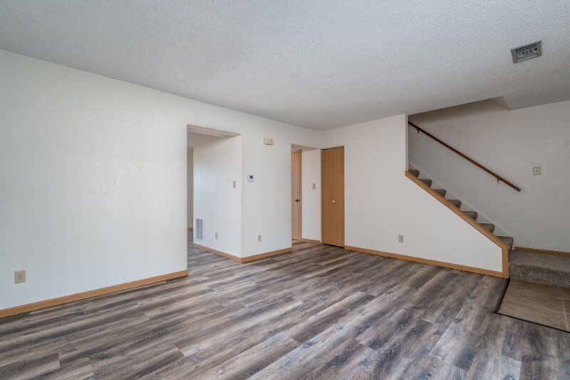 Building Photo - 619 Burton Ln