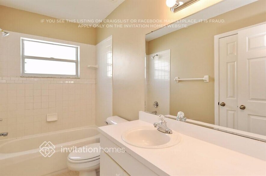 Building Photo - 407 Sand Ridge Dr