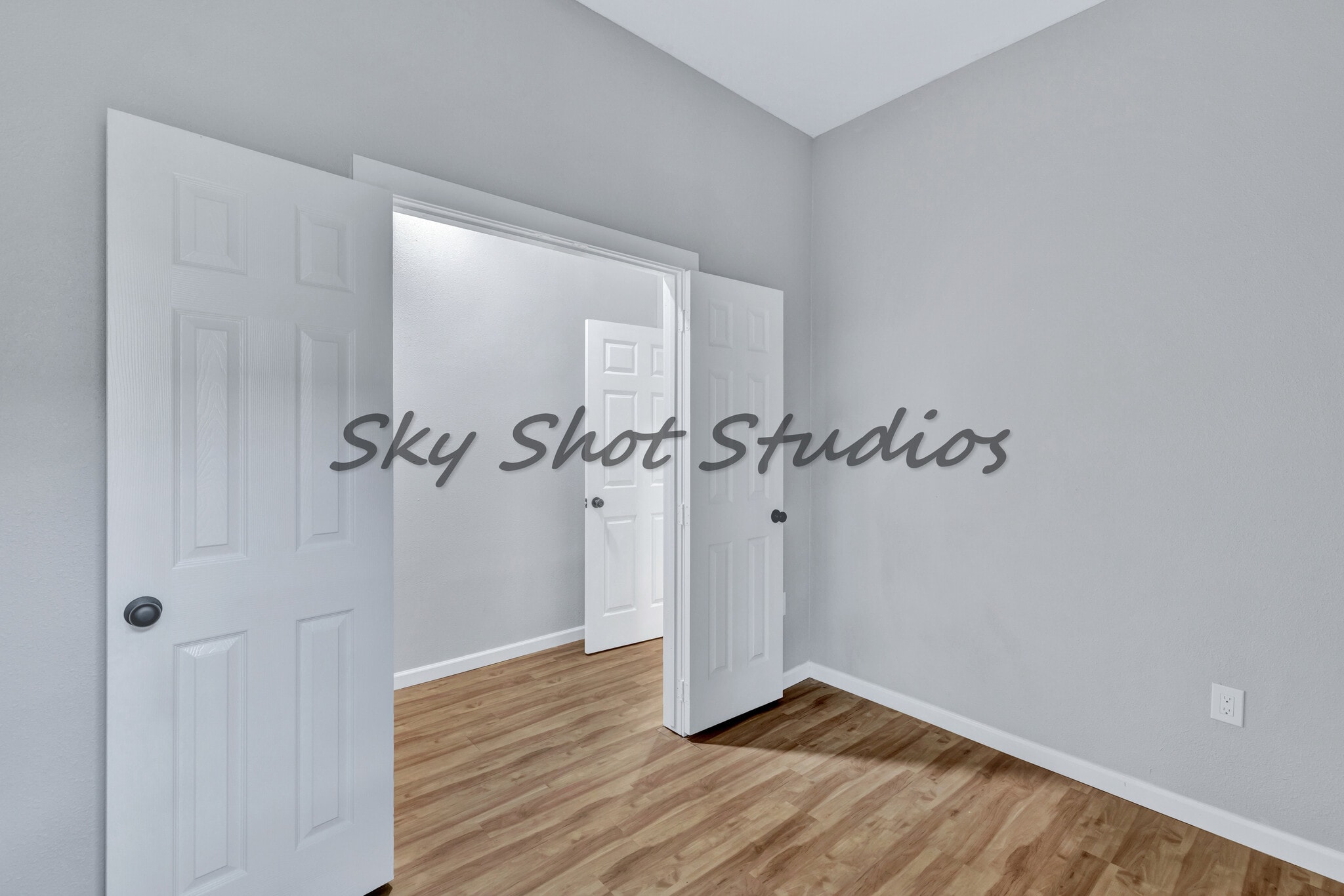 Building Photo - 323 W Cherry St