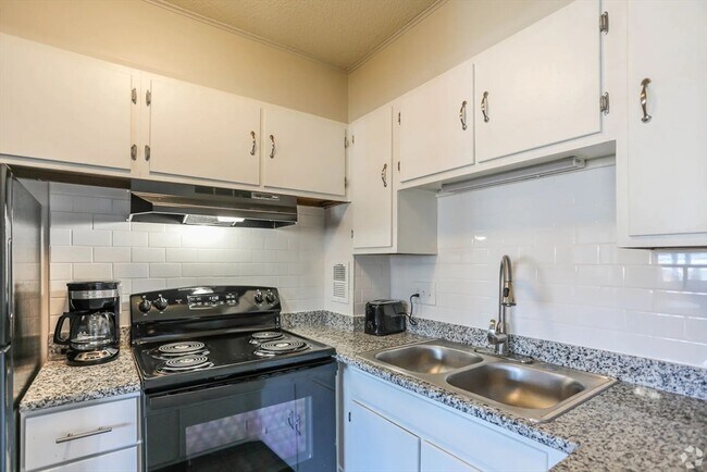 Building Photo - 8 Lakeview Gardens