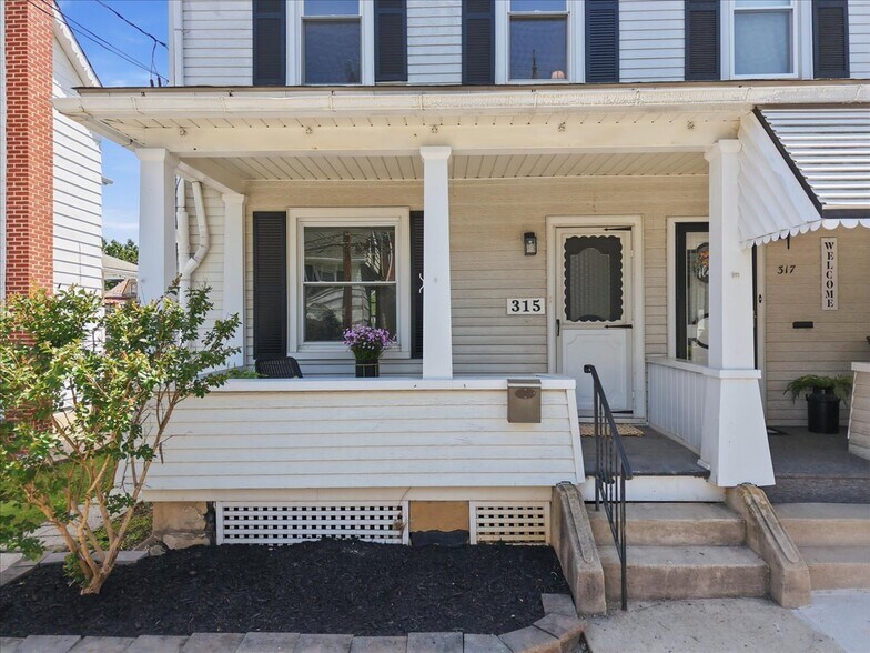Building Photo - 315 2nd St
