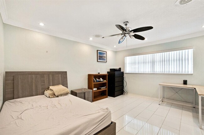 Building Photo - 1311 NE 27th Way