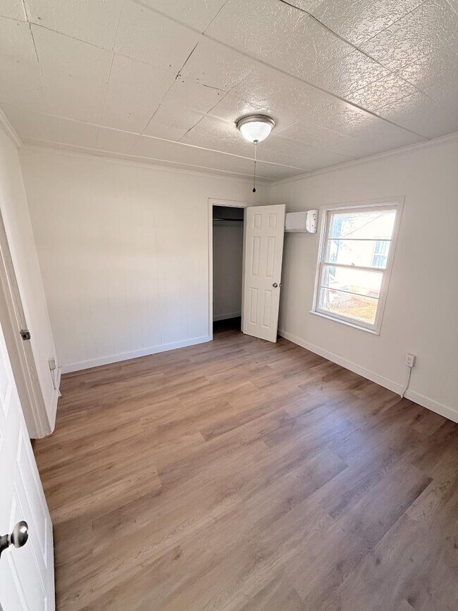 Building Photo - 307 Green St