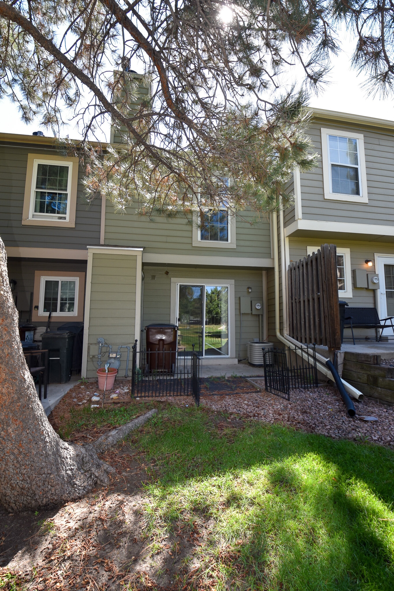 Cute patio area with shed - 3509 Queen Anne Way