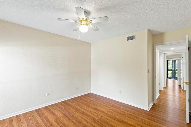 Building Photo - 41 Hembury Ln