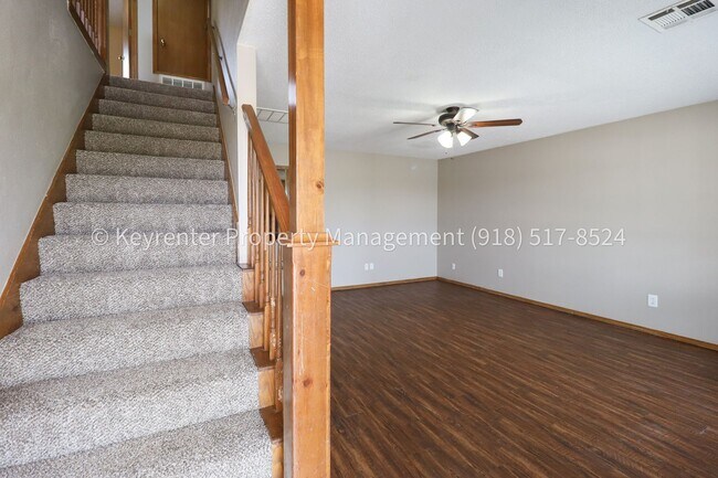 Building Photo - N Willow Dr Duplex