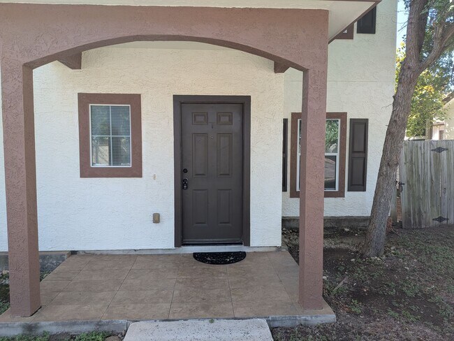 Building Photo - 5826 Grandwood Dr