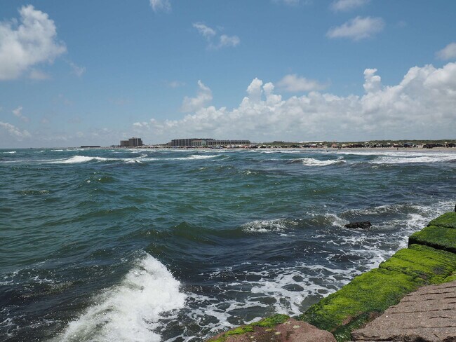 Building Photo - 14814 Leeward Dr