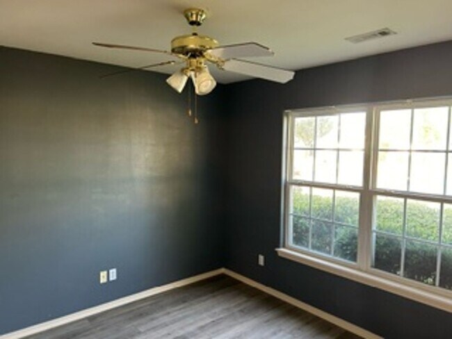 Building Photo - 4 bedroom 2 bath home available in Bentonville!