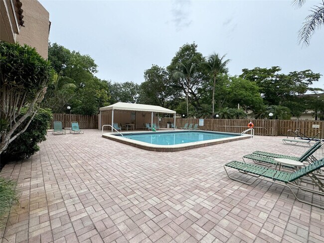 Building Photo - 6800 Cypress Rd