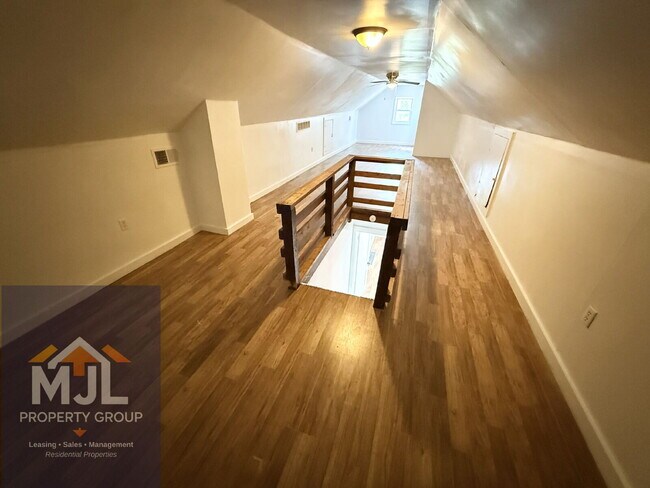 Building Photo - Updated 3 Bedroom / 1 Bath Home In KCMO *READY NOW*