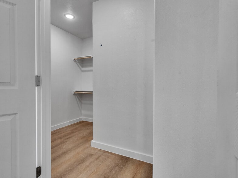 Building Photo - 8627 Homewood Ln