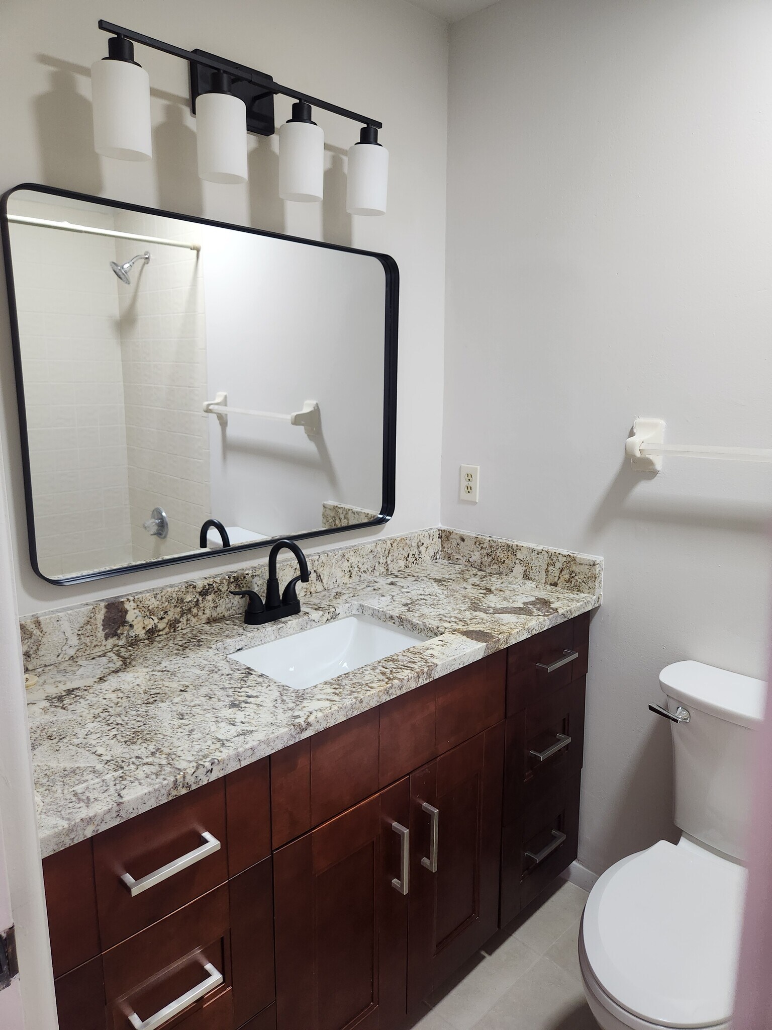 Building Photo - 9712 Saratoga Park Ct