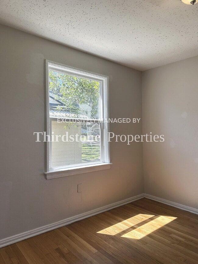 Building Photo - 8121 Hawthorne St