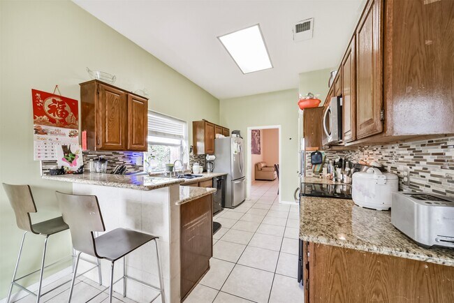 Building Photo - 15519 Montesa Dr