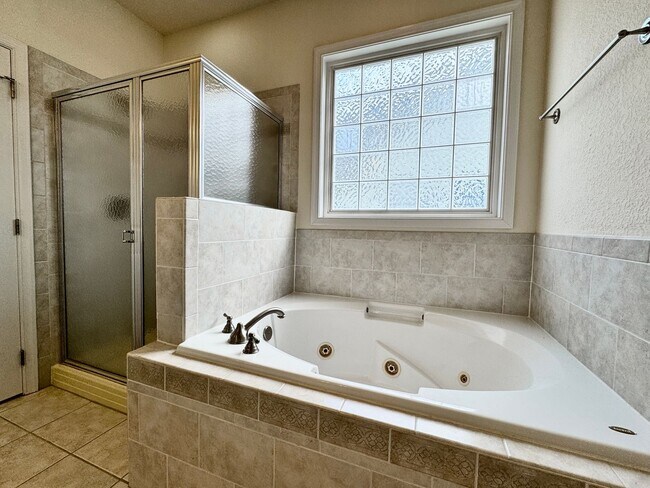 Building Photo - 3-Bedoom 1-Story Condo In Eagle Pointe! St...