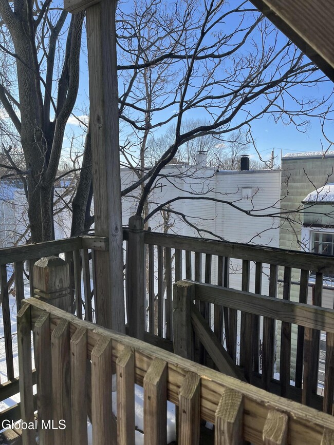 Building Photo - 154 Spring St