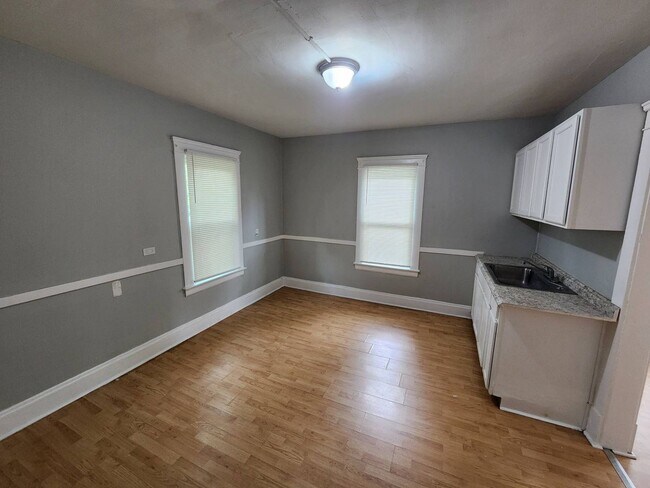 Building Photo - 13302 Ferris Ave