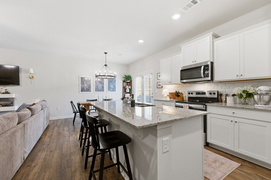 Building Photo - 503 Stoneybrook Dr