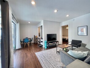 Building Photo - 412 Pacific St