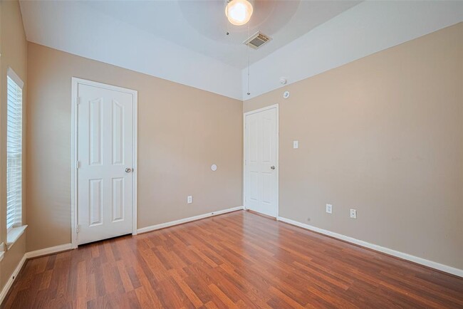 Building Photo - 3911 Fall Branch Dr