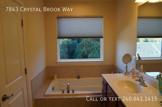 Building Photo - 7843 Crystal Brook Way