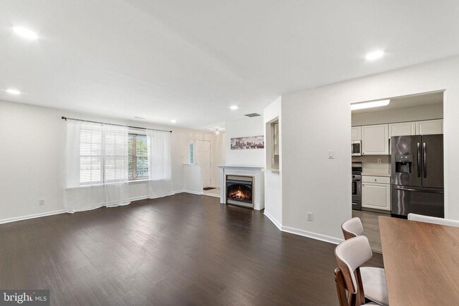 Building Photo - 4402 Aberdeen Ln