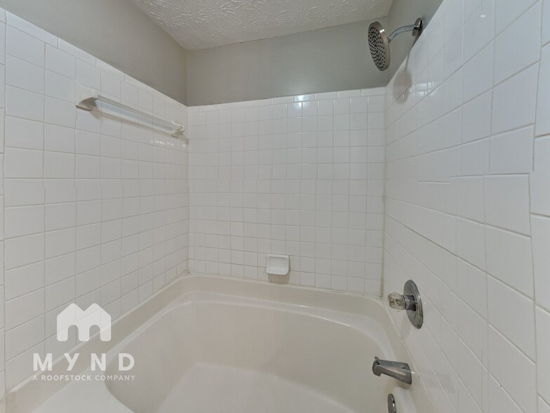 Building Photo - 2993 Falling Water Pt