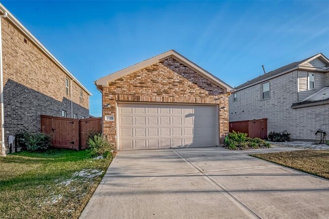 Building Photo - 21223 Hbr Shr Dr
