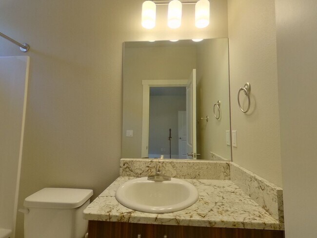 Building Photo - Greek Street Townhomes (335)