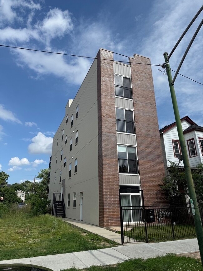 Building Photo - 1629 N Spaulding Ave