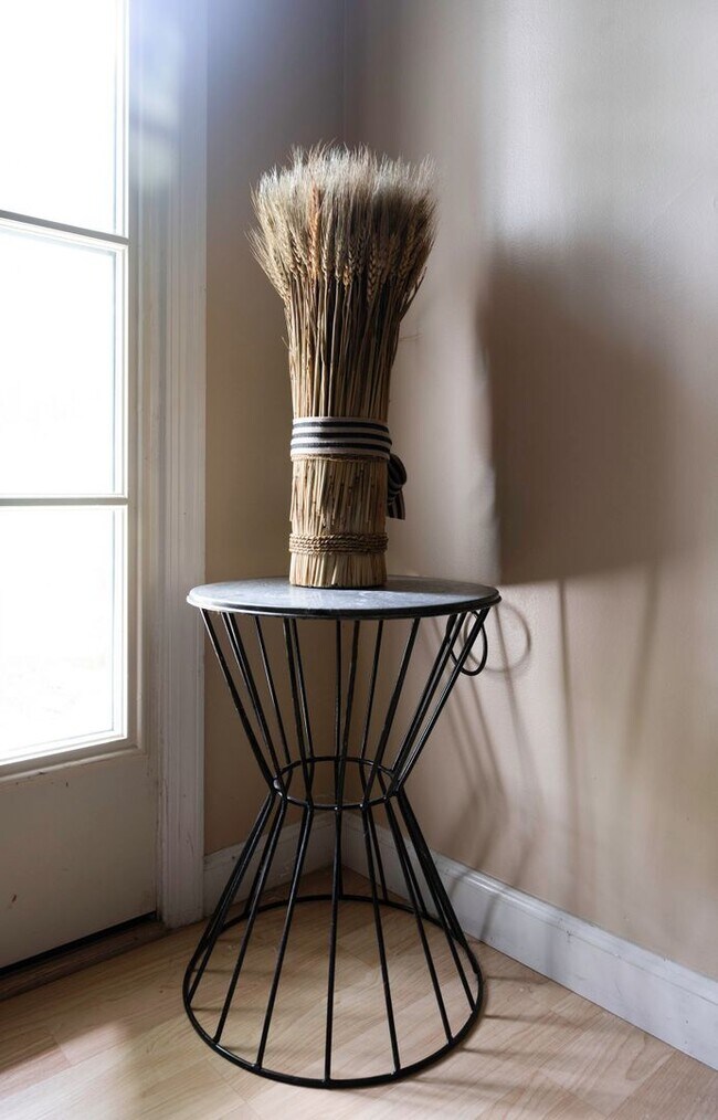 Building Photo - Amazingly Beautiful Fully Renovated 4BR/DEN/3FB/GAR North Bethesda Home