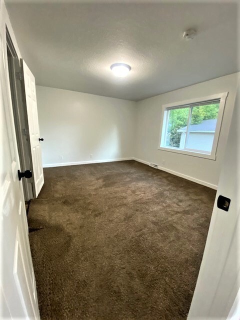 Master bedroom - 6511 Cedar St