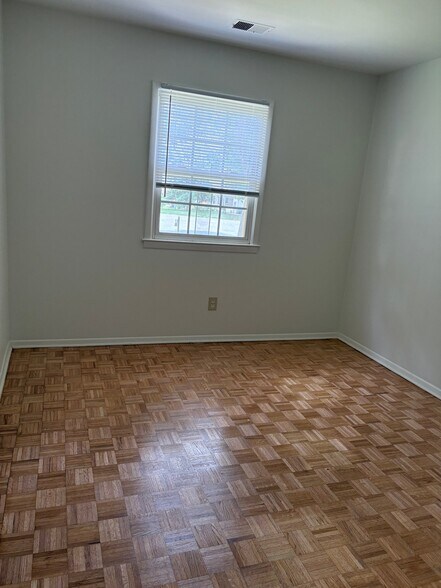 Building Photo - 124 Appletree Ct